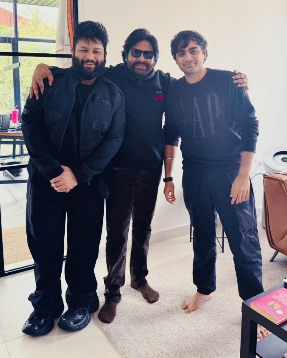 common_man_word's tweet photo. 🔥Cults assemble🔥
How many of you are streaming #TheyCallHimOG on #Netflix today👑
Let’s show the world the power of #OG💥
Like and retweet👍 if you’re watching — let’s make this trend like never before! 💣
#TheyCallHimOGonNetflix #PawanKalyan #OGFever #NetflixIndia https://t.co/C89wMsooBl