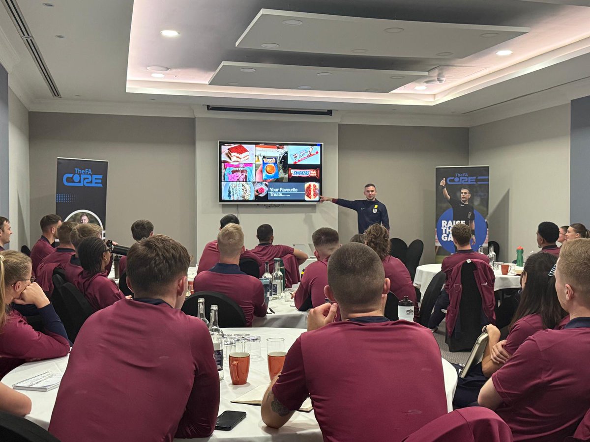 FA Refereeing tweet media