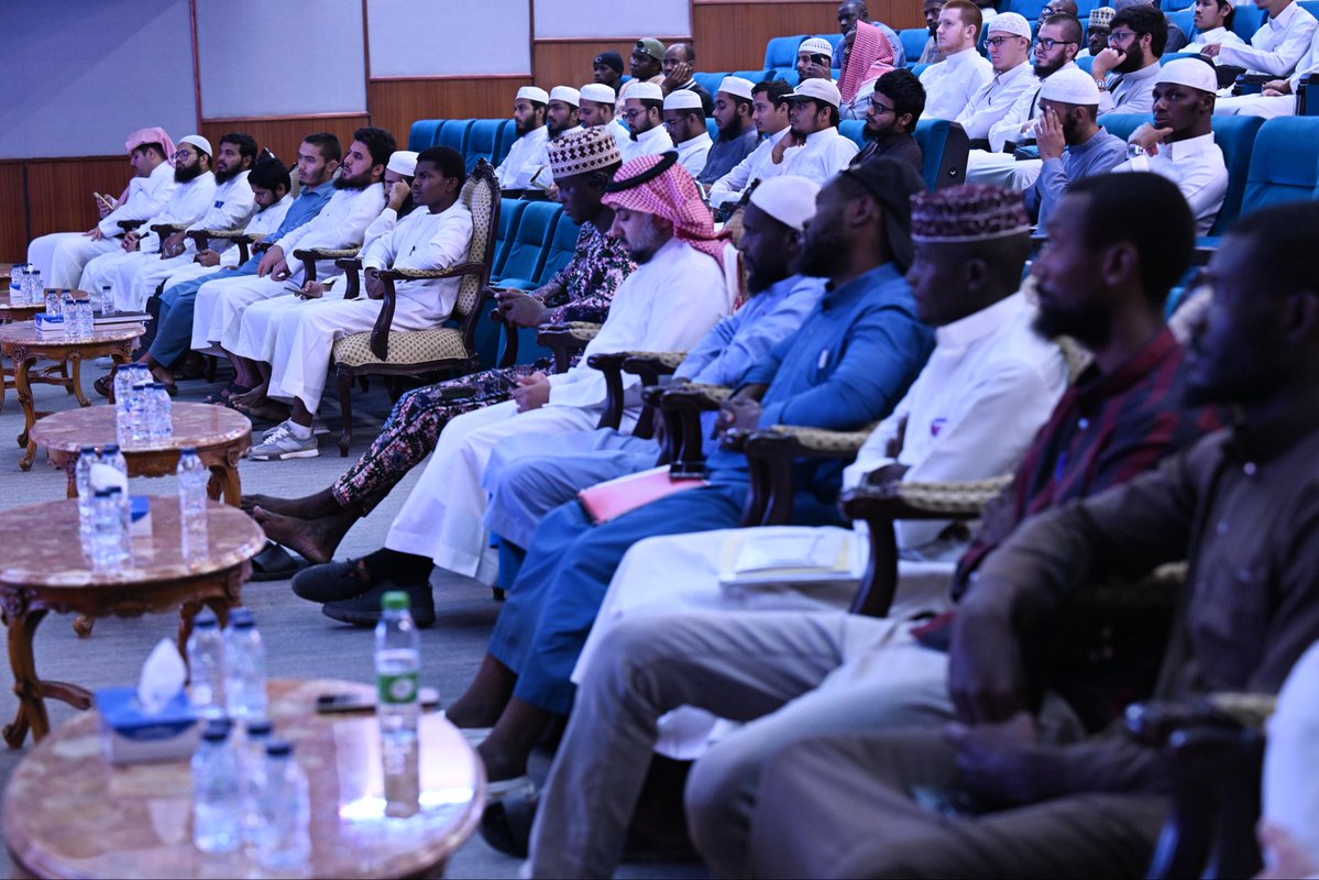 #جامعة_الإمام ممثلةً في وكالة الجامعة للشؤون التعليمية والإدارة العامة للطلبة الدوليين تنظّم اليوم الخميس 23 / 10 / 2025م لقاءً توعويًا حول "تجربة الطالب الدولي".
imamu.edu.sa/news/Pages/new…