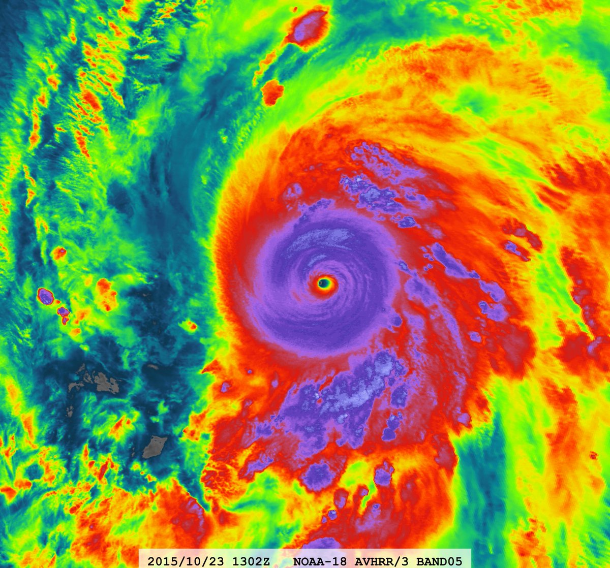 zeb199818's tweet photo. Hurricane #20L #Patricia 10-year Anniversary
Satellite: #NOAA18 #AVHRR3
Channel : B04 (10.8 µm) 1.1 km
Time : 2015/10/23 1302Z
Eye Temp : 14.539 °C
CPA : ~400 km https://t.co/DS9bhOyDuJ