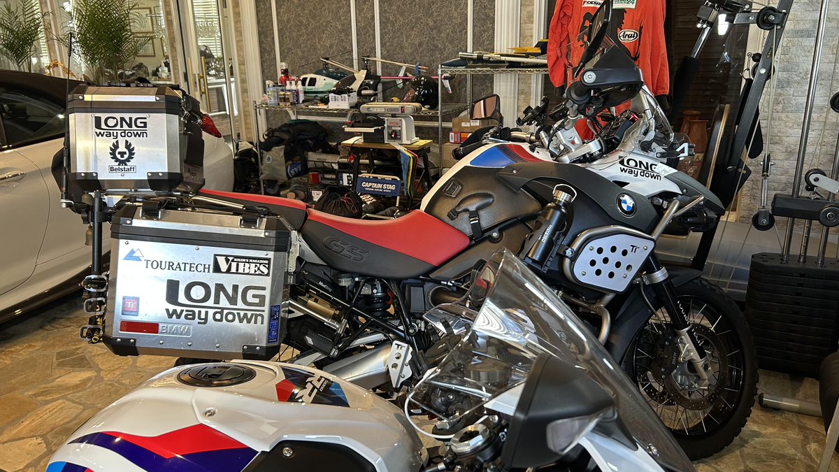 【R1200GS-A　メンテナンス】
３０Ｌの燃料タンク容量があるので困る事はなかったのですが、昨年からガソリン計の表示が満タンのまま不動となっておりました。
２０２２年にも同じ症状で修理したので「またか・・・」といった感じです。
