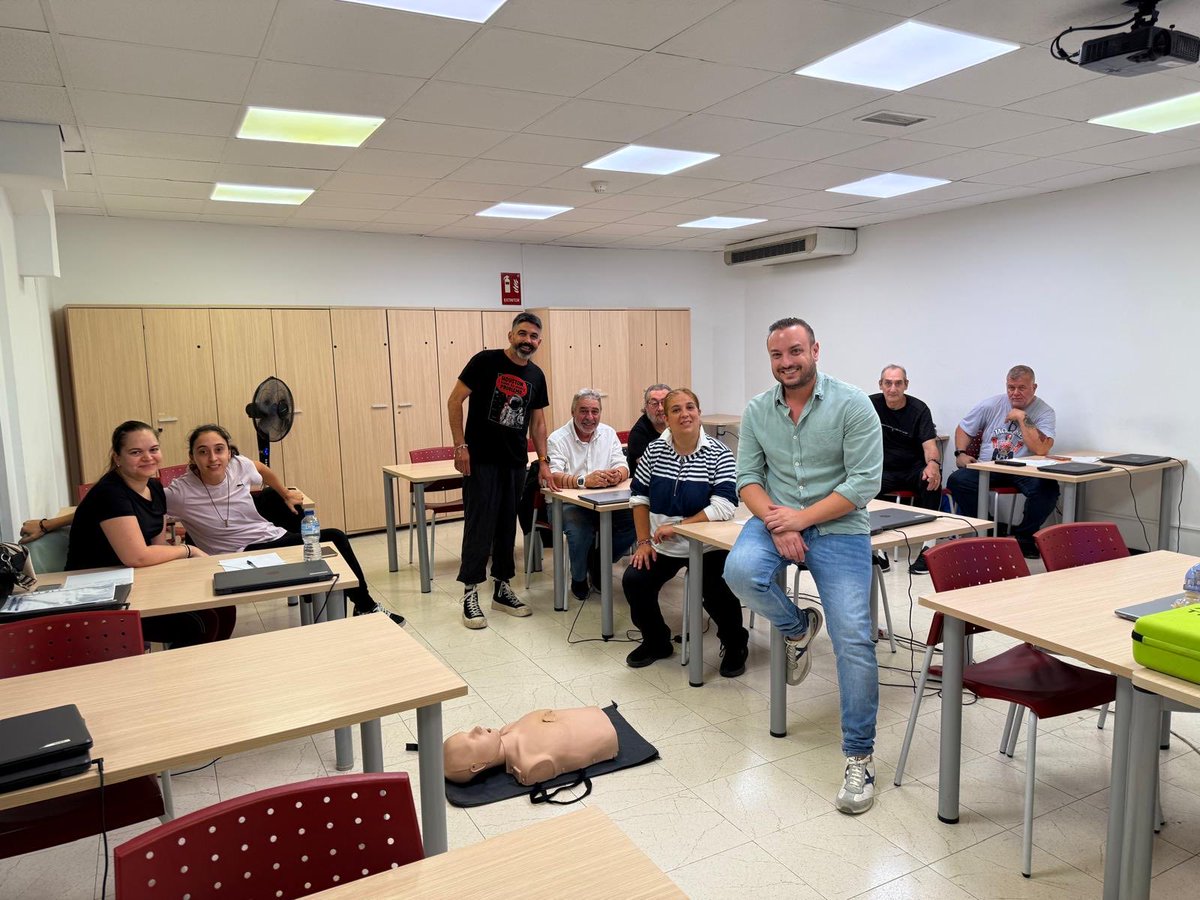 #Gracias 🤩 <a href="/SICORAlarmas/">SICOR alarmas El Corte Inglés</a> por confiar en #ideas para reciclar en #primerosauxilios a sus #vigilantes 
👮🏻‍♀️👮🏼‍♂️
#seguridadprivada #mallorca