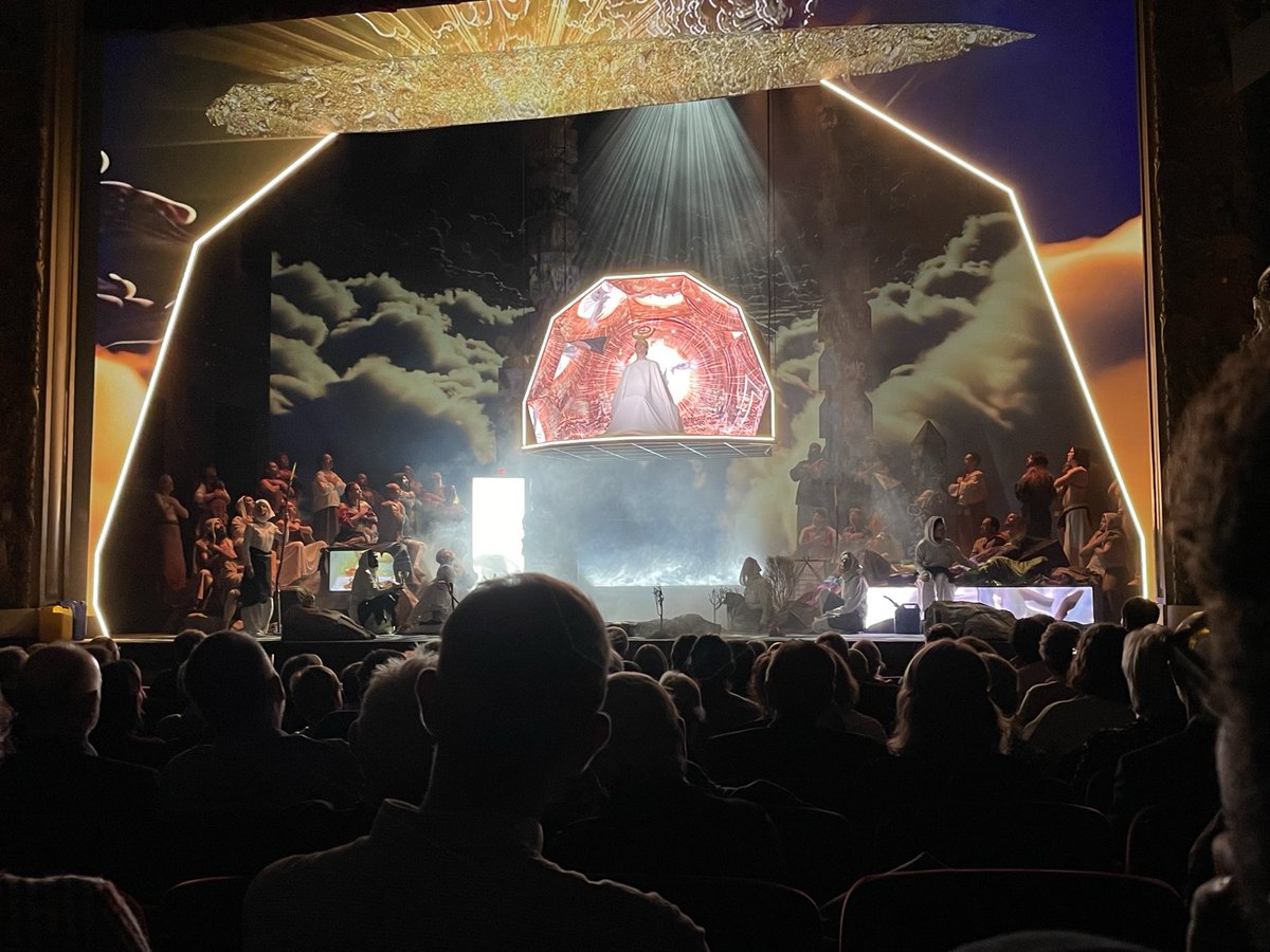CommissarisP's tweet image. #parsifal van @operaballetvl is een spectaculaire muzikale en optische belevenis! #opera #antwerpen