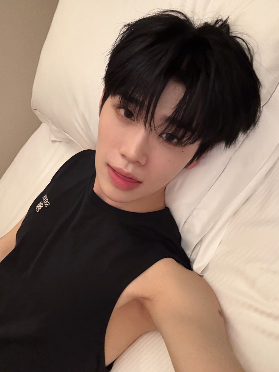 김태래 침대 tweet media