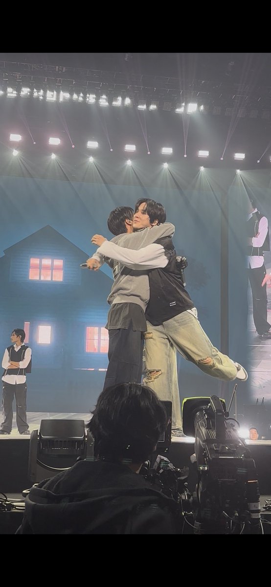 IH KOK AKU BARU LIAT?!?!? MY YUNHWA 😭😭😭😭😭😭