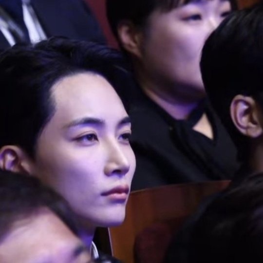 how is this the same person 😭 yoon jeonghan you are insane