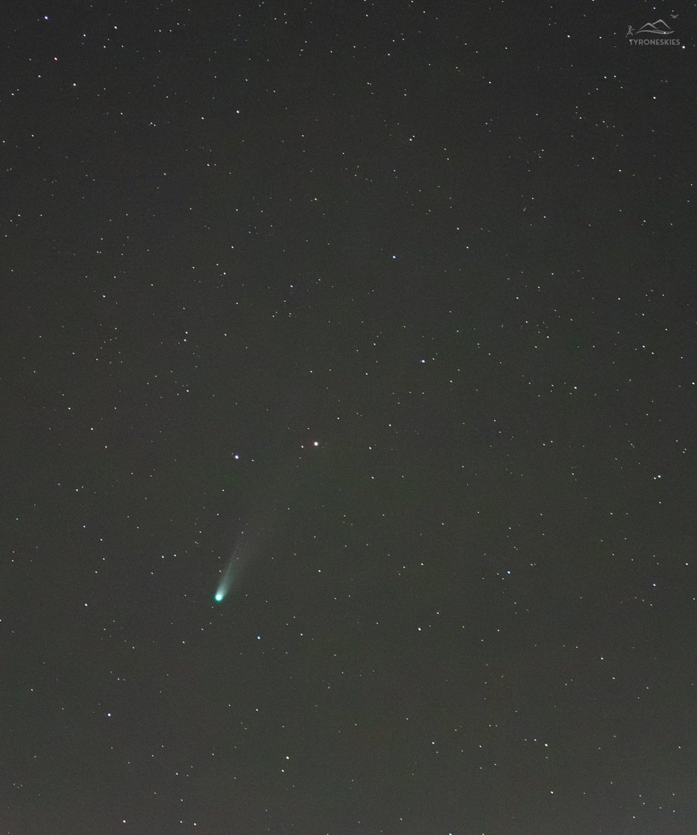 Tyrone_skies's tweet image. C/2025 A6 Lemmon on the 21st October  single 105mm exposure and cropped, ion tail visible. I was just able to make it out naked eye, #cometlemmon #astrophoto @BBCStargazing