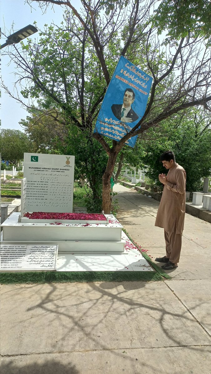 mmujtabad's tweet photo. شہید صحافت-💔
آج شہید ارشد شریف صاحب کی آخری آرامگاہ پر فاتحہ خوانی کی اور اللہ سے دعا کی کہ ان کے قاتلوں کو عبرت کا نشان بنائے۔
#شہید_حق_ارشد_شریف https://t.co/QtUrz9qL9t