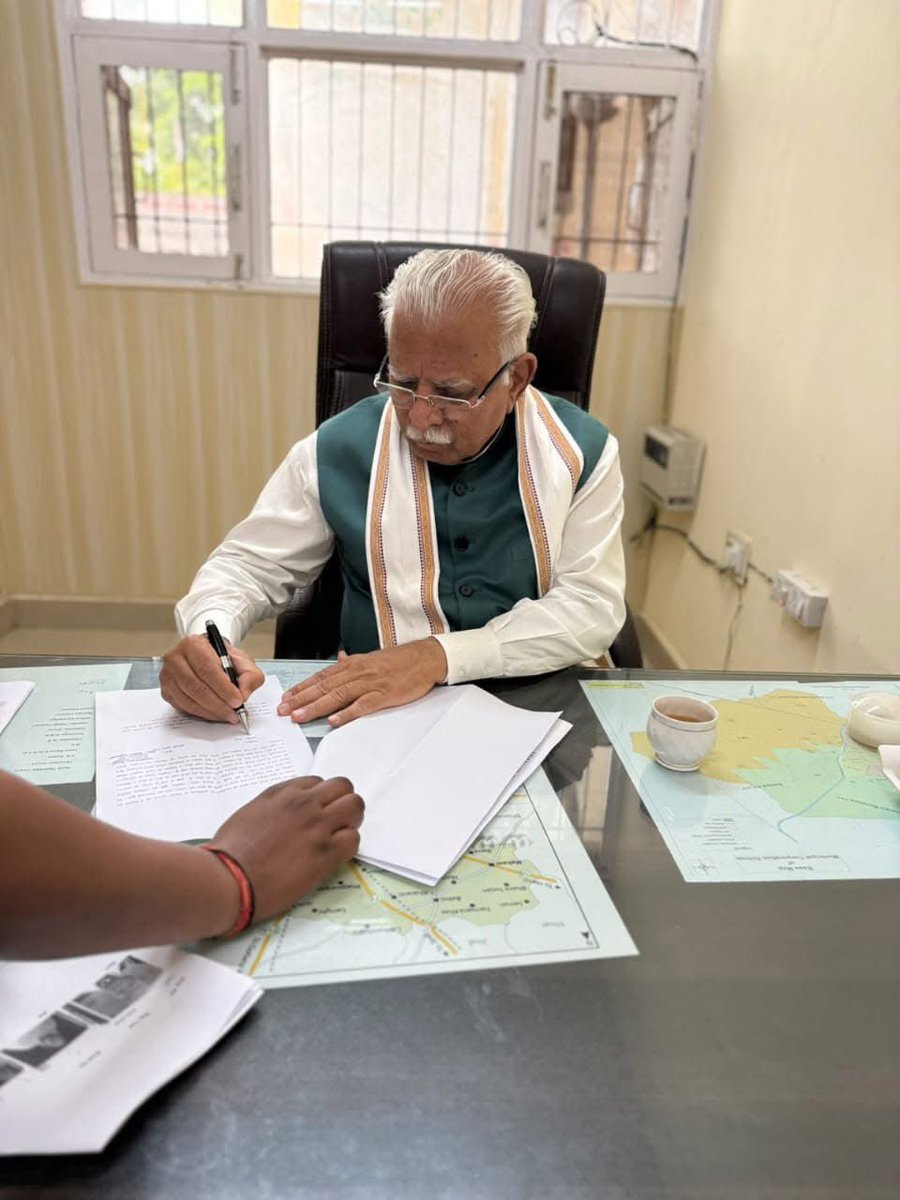 संवैधानिक डकैत (@shivam_h9) on Twitter photo Sold the last remaining land and donated the amount approx 1 crore to PM disaster fund.
And signed the papers to donate the ancestral house to build the library.
That’s <a href="/mlkhattar/">Manohar Lal</a> for you. A CM for nearly 1 decade and union minister since 18 months with powerful portfolios yet Sold the last remaining land and donated the amount approx 1 crore to PM disaster fund.
And signed the papers to donate the ancestral house to build the library.
That’s <a href="/mlkhattar/">Manohar Lal</a> for you. A CM for nearly 1 decade and union minister since 18 months with powerful portfolios yet