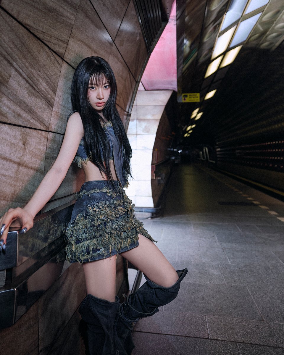 ITZYofficial's tweet image. ITZY &lt;TUNNEL VISION&gt; CONCEPT PHOTO #3
#CHAERYEONG #채령
ITZY 'TUNNEL VISION'
ITZY.lnk.to/TUNNELVISION
💿 ALBUM RELEASE
2025.11.10 MON 6PM (KST) | 4AM (ET)
#ITZY #MIDZY @ITZYofficial
#ITZYComeback
#ITZY_TUNNELVISION
#ITZY_TNVS
