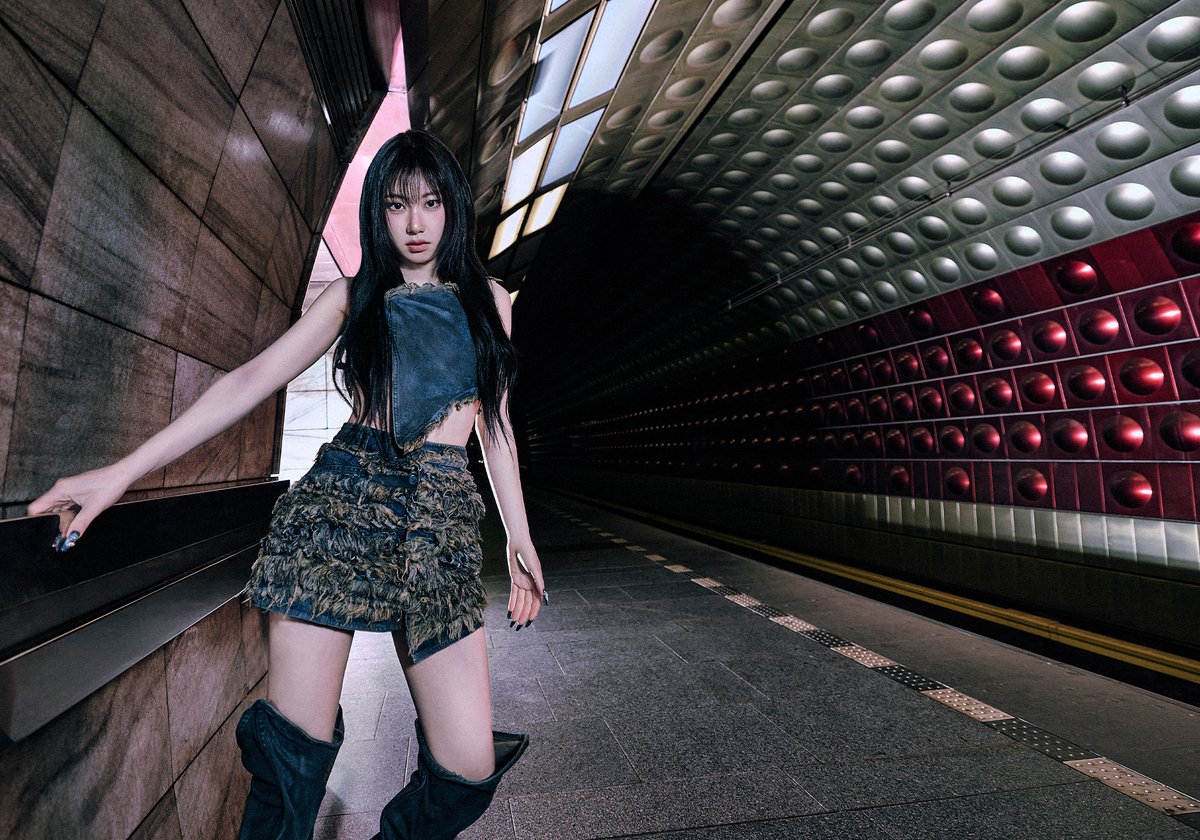 ITZYofficial's tweet image. ITZY &lt;TUNNEL VISION&gt; CONCEPT PHOTO #3
#CHAERYEONG #채령
ITZY 'TUNNEL VISION'
ITZY.lnk.to/TUNNELVISION
💿 ALBUM RELEASE
2025.11.10 MON 6PM (KST) | 4AM (ET)
#ITZY #MIDZY @ITZYofficial
#ITZYComeback
#ITZY_TUNNELVISION
#ITZY_TNVS