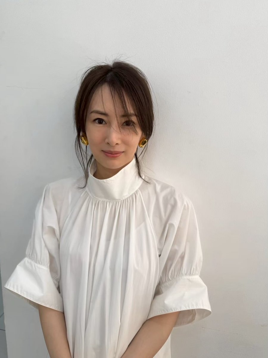 北川景子/ Keiko Kitagawa (@kkeiko_official) on Twitter photo 「北川景子オフィシャルカレンダー2026」
が12月20日に発売となります!
いつまでやるの?という声が聞こえてきそうですね〜!
私ももうわからなくなっています☺️
詳細はこちらです✨
よろしくお願いします!
stardustpictures.co.jp/book/2025/kita…
#北川景子オフィシャルカレンダー2026 「北川景子オフィシャルカレンダー2026」
が12月20日に発売となります!
いつまでやるの?という声が聞こえてきそうですね〜!
私ももうわからなくなっています☺️
詳細はこちらです✨
よろしくお願いします!
stardustpictures.co.jp/book/2025/kita…
#北川景子オフィシャルカレンダー2026