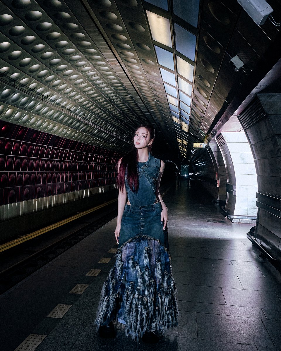 ITZYofficial's tweet image. ITZY &lt;TUNNEL VISION&gt; CONCEPT PHOTO #3
#YUNA #유나
ITZY 'TUNNEL VISION'
ITZY.lnk.to/TUNNELVISION
💿 ALBUM RELEASE
2025.11.10 MON 6PM (KST) | 4AM (ET)
#ITZY #MIDZY @ITZYofficial
#ITZYComeback
#ITZY_TUNNELVISION
#ITZY_TNVS
