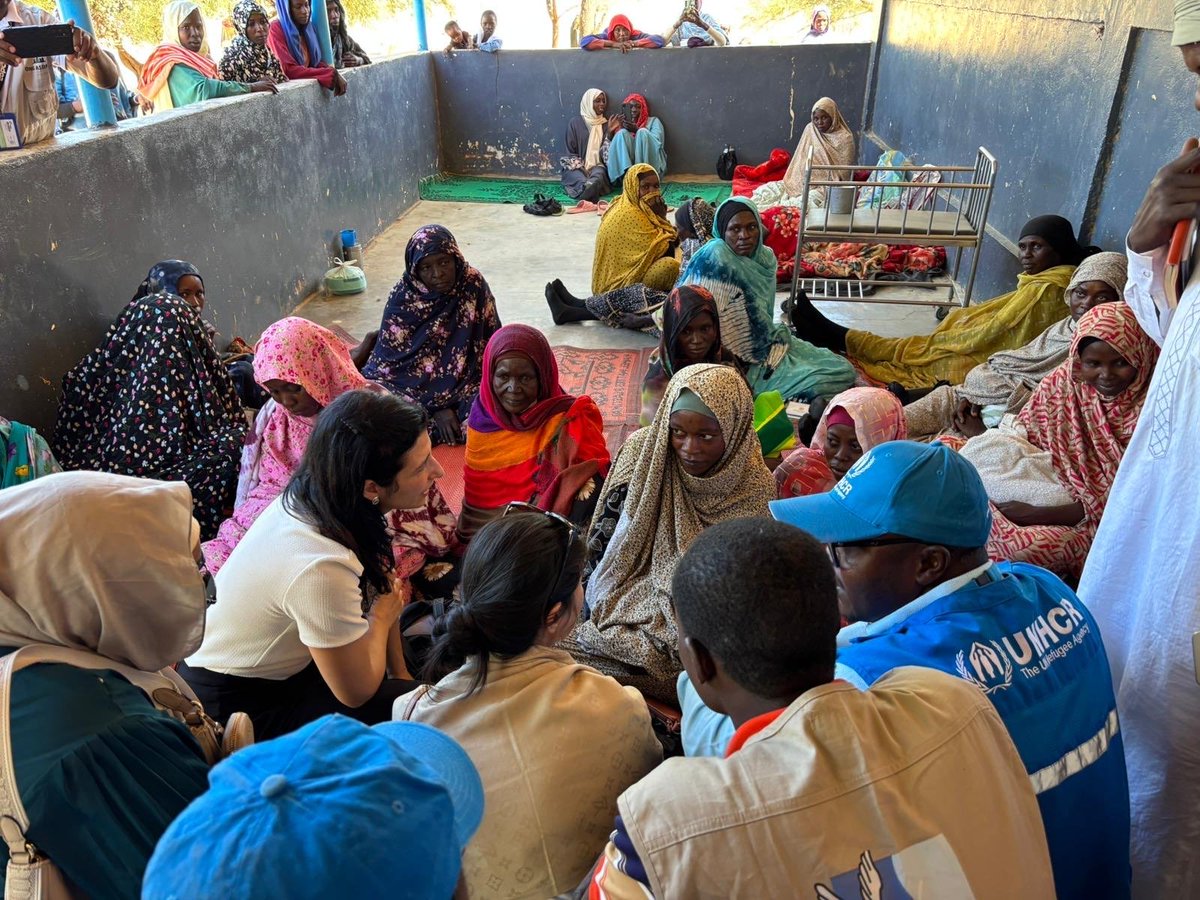 AA_stabilisiert's tweet photo. Krieg, Hunger, sexualisierte Gewalt – der Konflikt im #Sudan zwingt Millionen zur Flucht.
Über 1 Mio. Menschen suchen Schutz im #Tschad – einem der ärmsten Länder der Welt.
StMin @SerapGueler ist vor Ort, um sich ein Bild der Lage zu machen. 1/3 https://t.co/QTu7dy2hJz