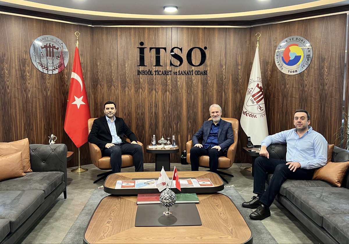 Balıkesir Ticaret Odası Başkanı Rahmi Kula ve kıymetli kardeşi Uğur Kula, Odamızı ziyaret etti.
Nazik ziyaretleri için teşekkür ederim.