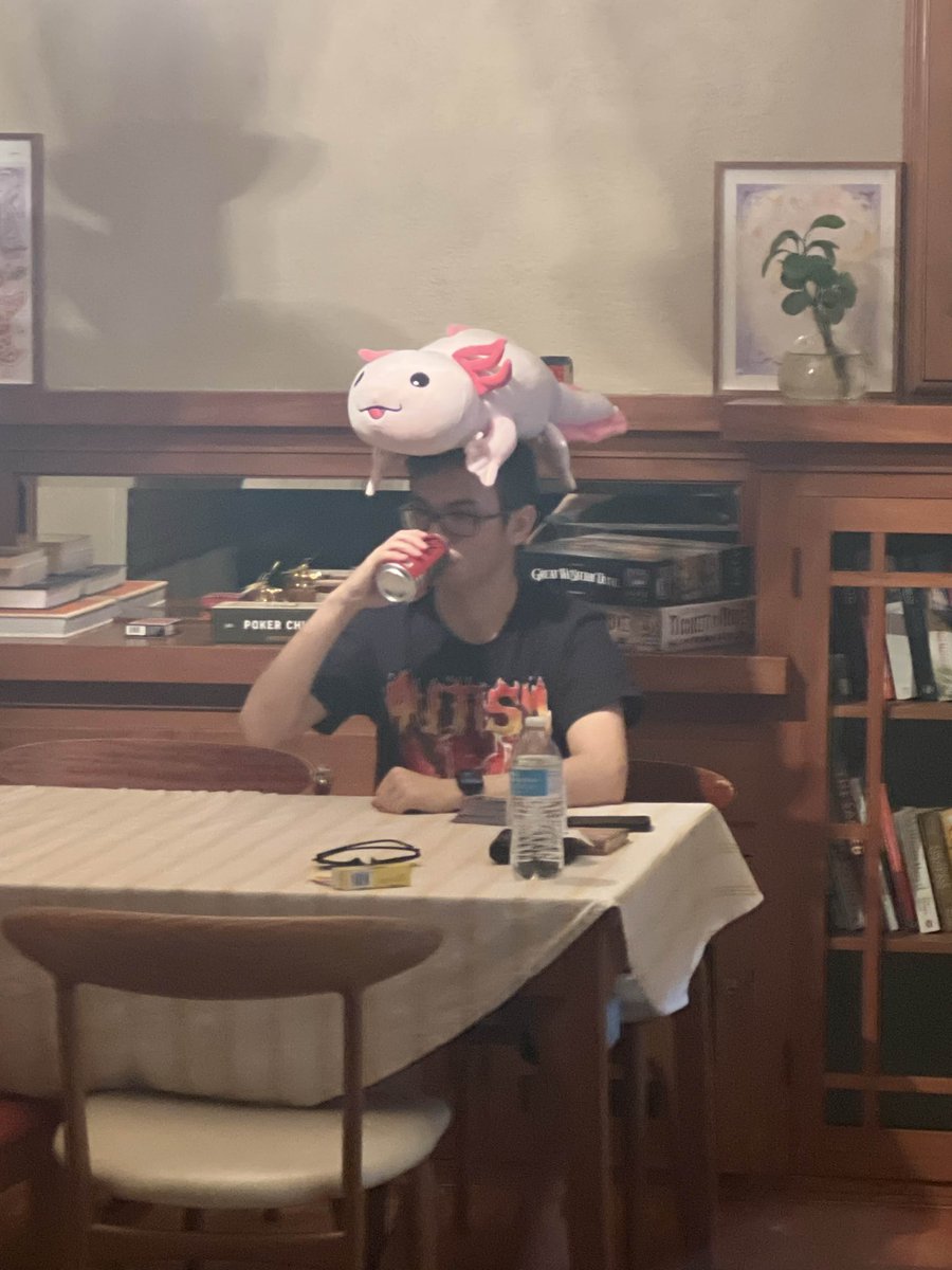 RandomBeans_'s tweet image. I had so much fun at TwitchCon San Diego, ive gotten to meet so many incredible people 

I wish i took more pics of it