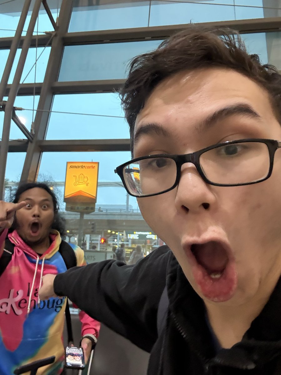 RandomBeans_'s tweet image. I had so much fun at TwitchCon San Diego, ive gotten to meet so many incredible people 

I wish i took more pics of it