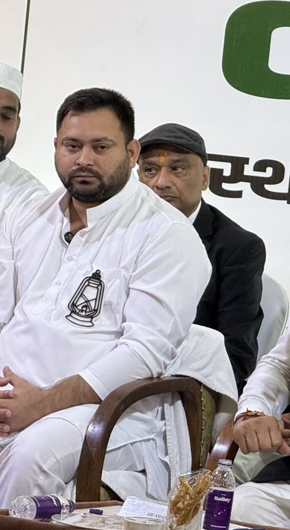 AnilYadavmedia1's tweet image. मेरा यकीन करो,
ये बंदा @yadavtejashwi दिल से बिहार के लिए कुछ करना चाहता है,
जात - पात, धर्म - मज़हब से ऊपर उठकर इसका साथ दो,
ये निराश नहीं करेगा,