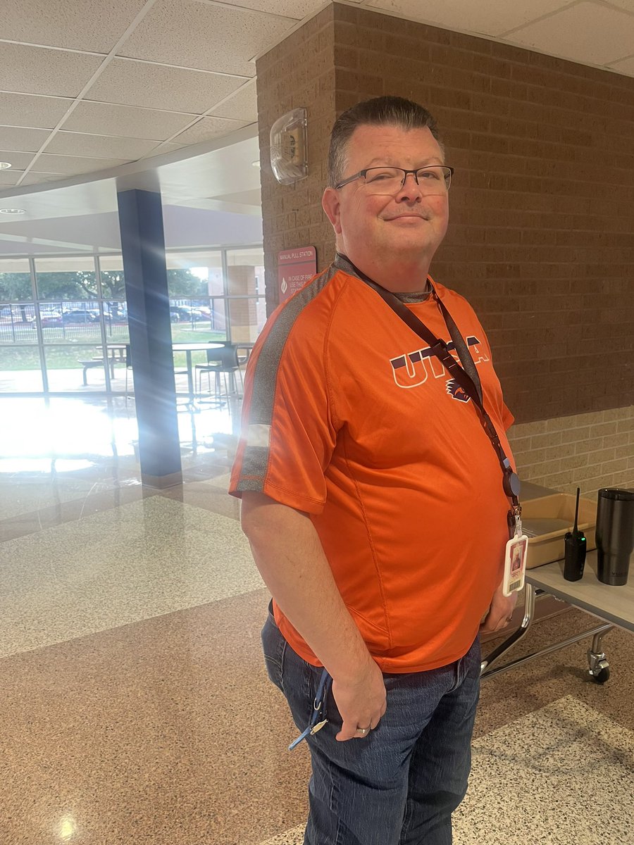 DonnaBolden10's tweet image. 🧡 We wore ORANGE for #UnityDay! Standing together for kindness, acceptance, and inclusion. #UnityDay2025 #WearOrange
@DMS_Vikings @FBISDCounselors