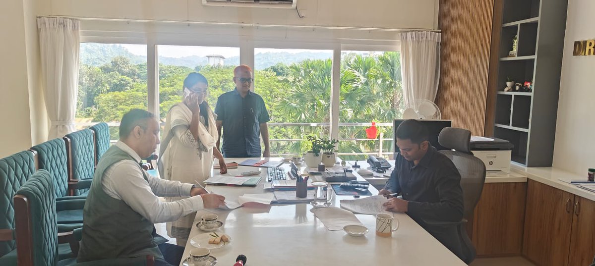 NCDEXeMarkets's tweet image. NeML &amp;amp; the Govt of Assam partner to digitize agriculture! Agreement signed by Dr. P. Uday Praveen, IAS &amp;amp; Mr. Praveen Hiremath NeML, witnessed by Mrs. Aruna Rajoria, IAS. A step toward economic growth &amp;amp; farmer empowerment. #Assam #AgriTech #NeML