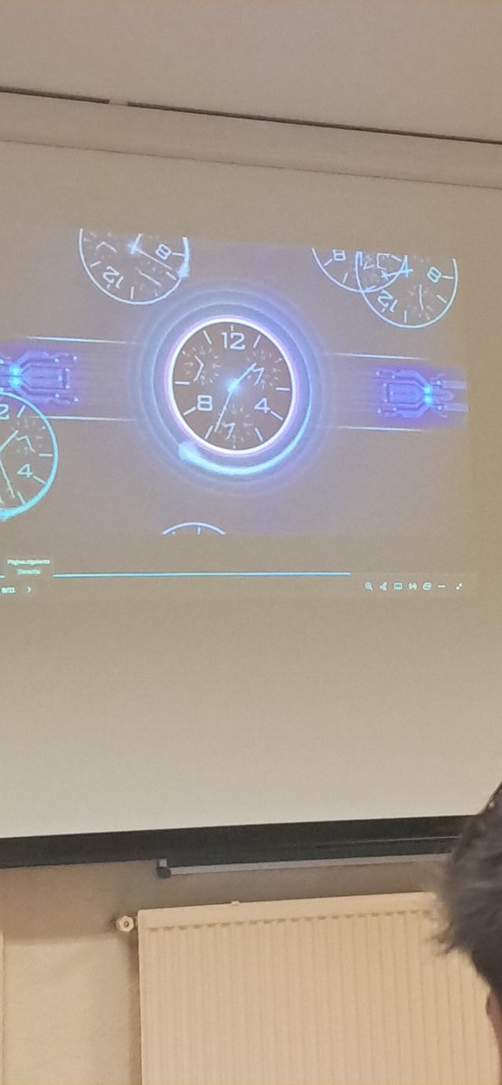 Lauraa544's tweet photo. Vaya viajes en el tiempo... y encima actuaciones del grupo, que trabajo tan divertido!!👌🏻
#UCMtecnologia https://t.co/MLBETpdWDn