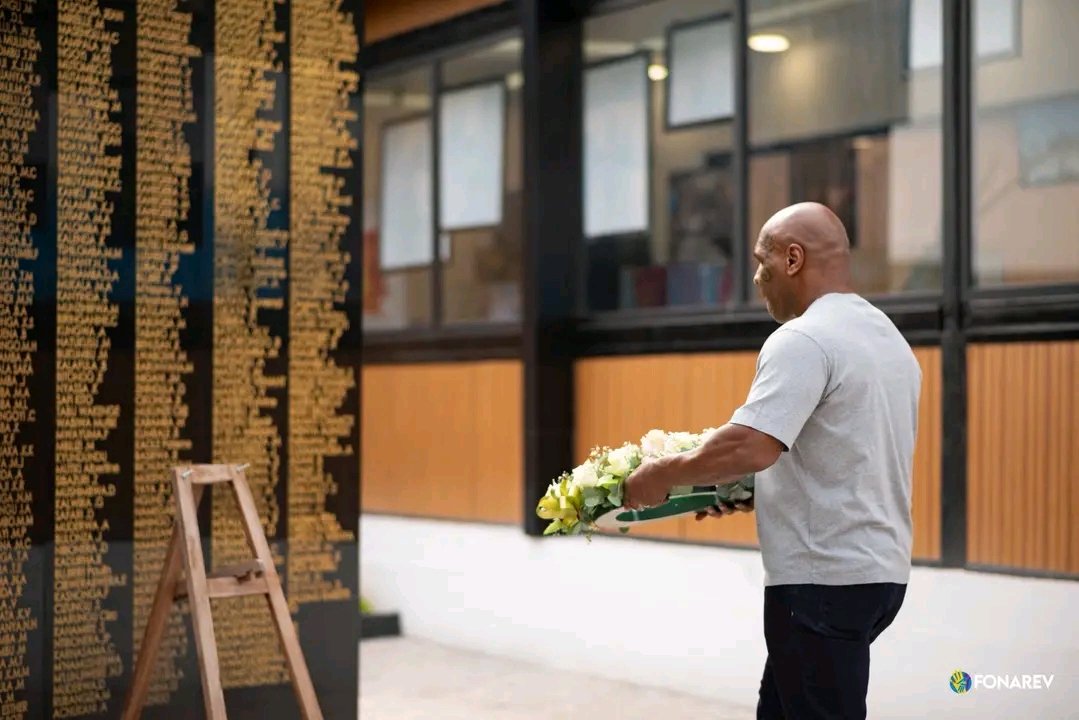 #Kinshasa : Mike @TYSON aurait empoché 5 millions de dollars américains pour déposer le gerbe de fleurs aux mausolée de #FONAREV. L'argent de victimes de massacres aux millionnaires