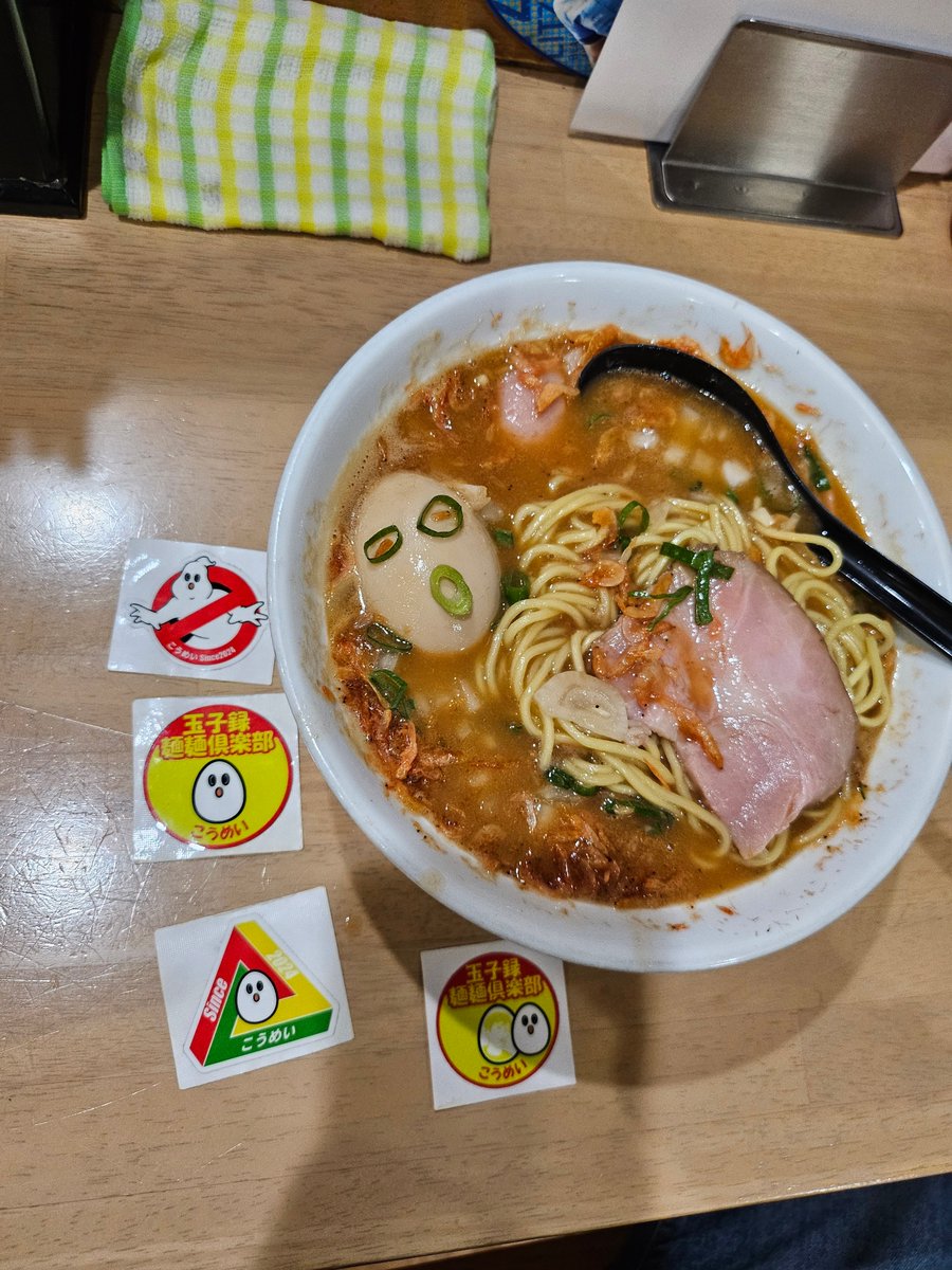 xSit81xACTFS7dF's tweet photo. 本日のディナー🌃🍴

🍜🦐🥚2025年194麺目🥚🦐🍜

由利本荘市の
#MONCHANRAMENSHUN　
様にて☺🎶
#エビキングTP味玉 ¥980を
頂きましたっ(^_^ゞ

エビの風味&旨味が凝縮された1杯🦐
ストレート中太麺に程好く絡む😋
チャーシューは歯応えよく旨味たっぷり😋
ネギに玉葱にメンマも入っている😋
味玉は味付け最&高で半熟トロトロ😋

久しぶりの再訪✨

#玉子録　#麺麺倶楽部　#麺上げ隊
#チャーシュー上げ隊
#こうめいディナー　#こうめいステッカー　#こうめいパーカー