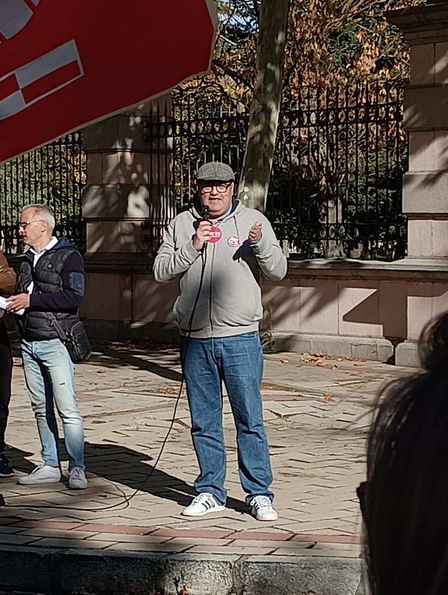 Concentración en la Consejería de Presidencia para exigir el cumplimiento del Convenio Colectivo de la JCyL con la reclasificación profesional, los complementos salariales, la recuperación de los servicios 
externalizados a públicos y la aplicación de la Ley de Bombero Forestal.