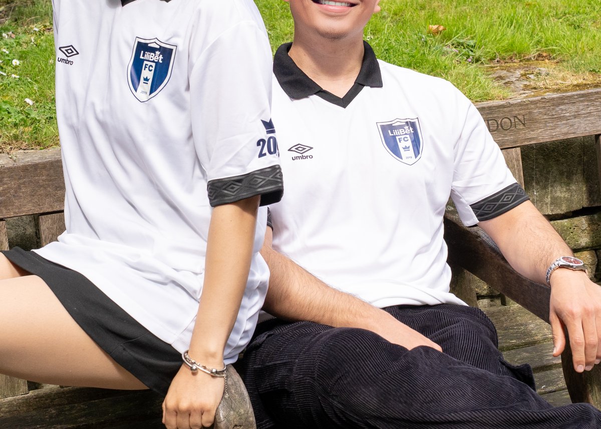 Vi deler ut 2 av våre egne Lilibet t skjorter🤩  
Alt du trenger å gjøre for å delta er:  

🌼1. Lik  og repost dette innlegget!
🌼2. Ha en spillerkonto hos oss!
That's it!  

Vi gleder oss til å se dere med vår merch⭐️