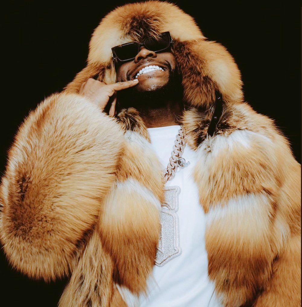 Bigpay_01's tweet image. OYAA ITS GIVEAWAY O'CLOCK 💰🦅
If 2K cash isn't small for you,
✅️ Follow My Big Boss & Sponsor @Cthatbigbros
✅️ LIKE + REPOST THIS POST
✅️ DROP SCREENSHOTS ALONGSIDE YOUR AZA 💰🥂.
Crediting massively at randoms,NO Dms ♥️.