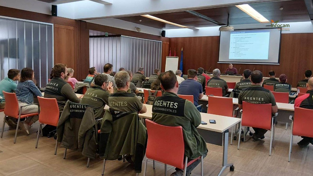 Plan_INFOCAM's tweet image. ➡️ Técnicos y @AAMM_JCCM han participado esta semana en el Curso de Incendios de Interfaz Urbano-Forestal de #INFOCAM que tiene como objetivo profundizar en las amenazas de los 🔥 en zonas cercanas a poblaciones y buscar la forma más eficaz de atajarlos. 

📷 📍Escuela de…
