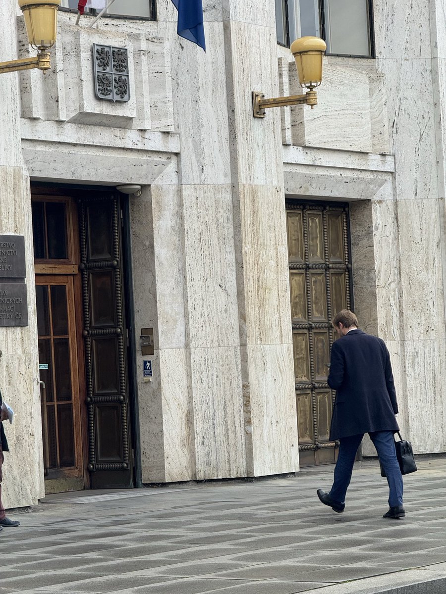 Jestli ještě někdo váhá, kdo bude za ANO ministrem zdravotnictví, tak vás ujišťuji, že to bude opět Adam Vojtěch. Dnes si šel svůj resort “okouknout” přímo na ministerstvo.