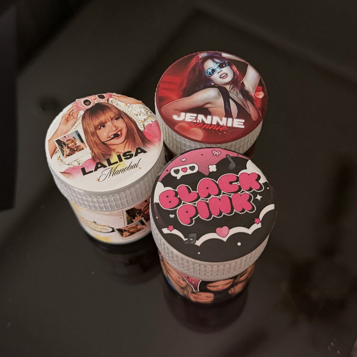 tinyangelcore's tweet image. แจก giveaway ยาดมหอมชื่นใจ👀💕
มี 3 ลายน้า 4 สาว , พี่เจนนี่ , ตะลิ้ด 

🗓️ Date/Time: 25-26 oct 5 โมงเป็นต้นไป
📍 Meet-up Spot: จะแจ้งอีกทีนะคะ 
RT โพสนี้ รับไปเลยย ทำมาลายละ 20 ชิ้นนะคะ 

#DEADLINE_IN_BANGKOK #BLACKPINK_DEADLINE_IN_BANGKOK