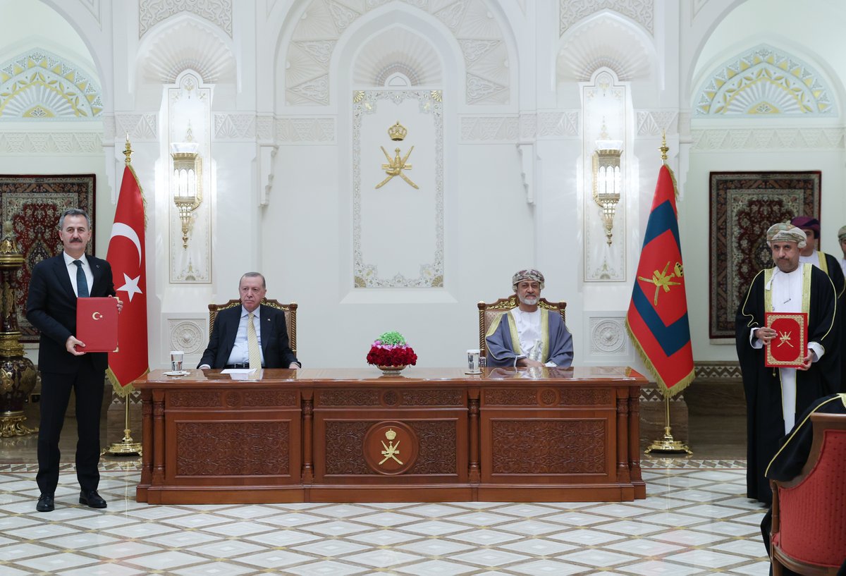 Cumhurbaşkanımız Sayın Recep Tayyip Erdoğan, Umman Sultanı Heysem bin Tarık ile gerçekleştirdiği görüşmelerin ardından iki ülke arasındaki anlaşmaların imza törenine katıldı.