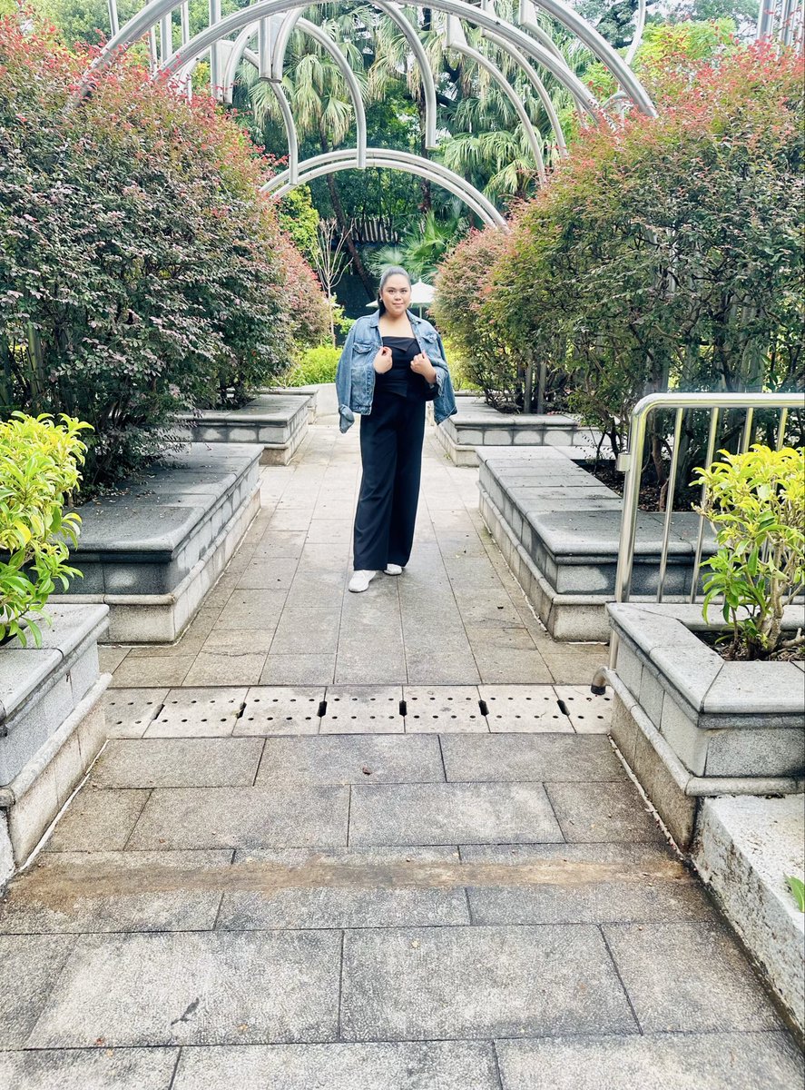 mitzi_fern's tweet photo. 🇭🇰 Strolling through Kowloon vibes 💚
#mitzitrvls #KowloonPark #HongKongVibes #TravelMoments 
#NatureInTheCity #TravelDiaries https://t.co/iRFJXB3l07