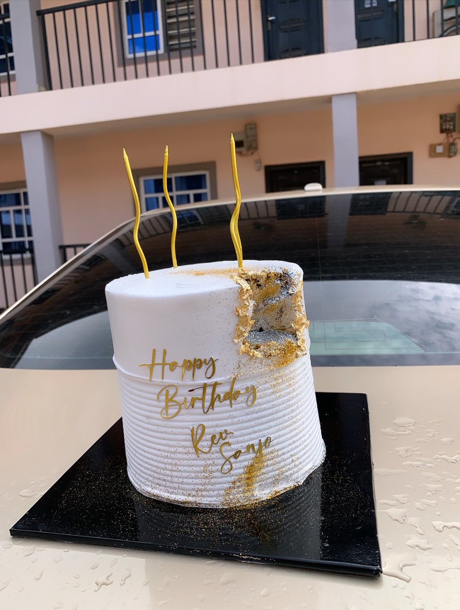 T_okee's tweet photo. Delivered this beauty sometime late week and my WhatsApp people couldn’t stop complimenting so I thought to drop it here as well. 

6” 3 layer whipped cream cake.

You can click the link in my bio or send us a direct message on X for all bookings and enquiries❤️

📍Ile Ife. https://t.co/0xEKBf3nTZ