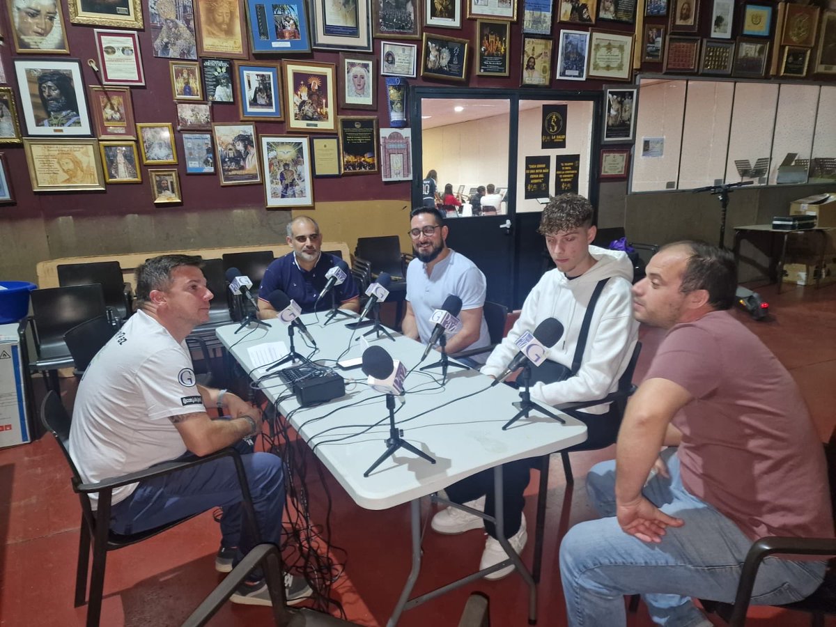 bandasaludcord's tweet photo. 🎙️| 𝗔𝗖𝗧𝗨𝗔𝗟𝗜𝗗𝗔𝗗

Anoche tuvimos el placer de recibir a Javier Martín, redactor de @Gentedepaz, quien realizó una entrevista a parte de nuestra dirección para conocer más de cerca el trabajo que llevamos a cabo cada día.

Agradecemos su interés y la cercanía 💙 https://t.co/qeReol21zC