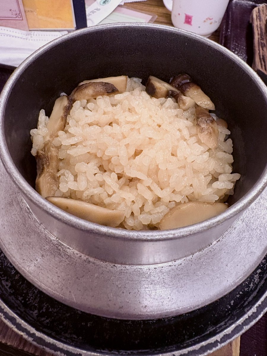 uxtupii's tweet image. 鬼怒川温泉の夕食！
①松茸の釜飯
②厚切りローストビーフ
③とろける牛肉たっぷりビーフシチュー
④スイーツ