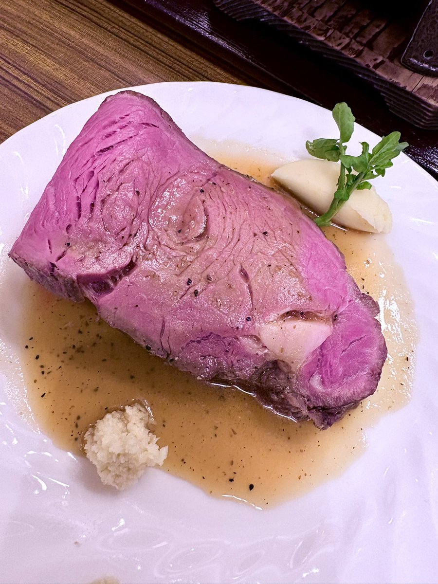 uxtupii's tweet image. 鬼怒川温泉の夕食！
①松茸の釜飯
②厚切りローストビーフ
③とろける牛肉たっぷりビーフシチュー
④スイーツ