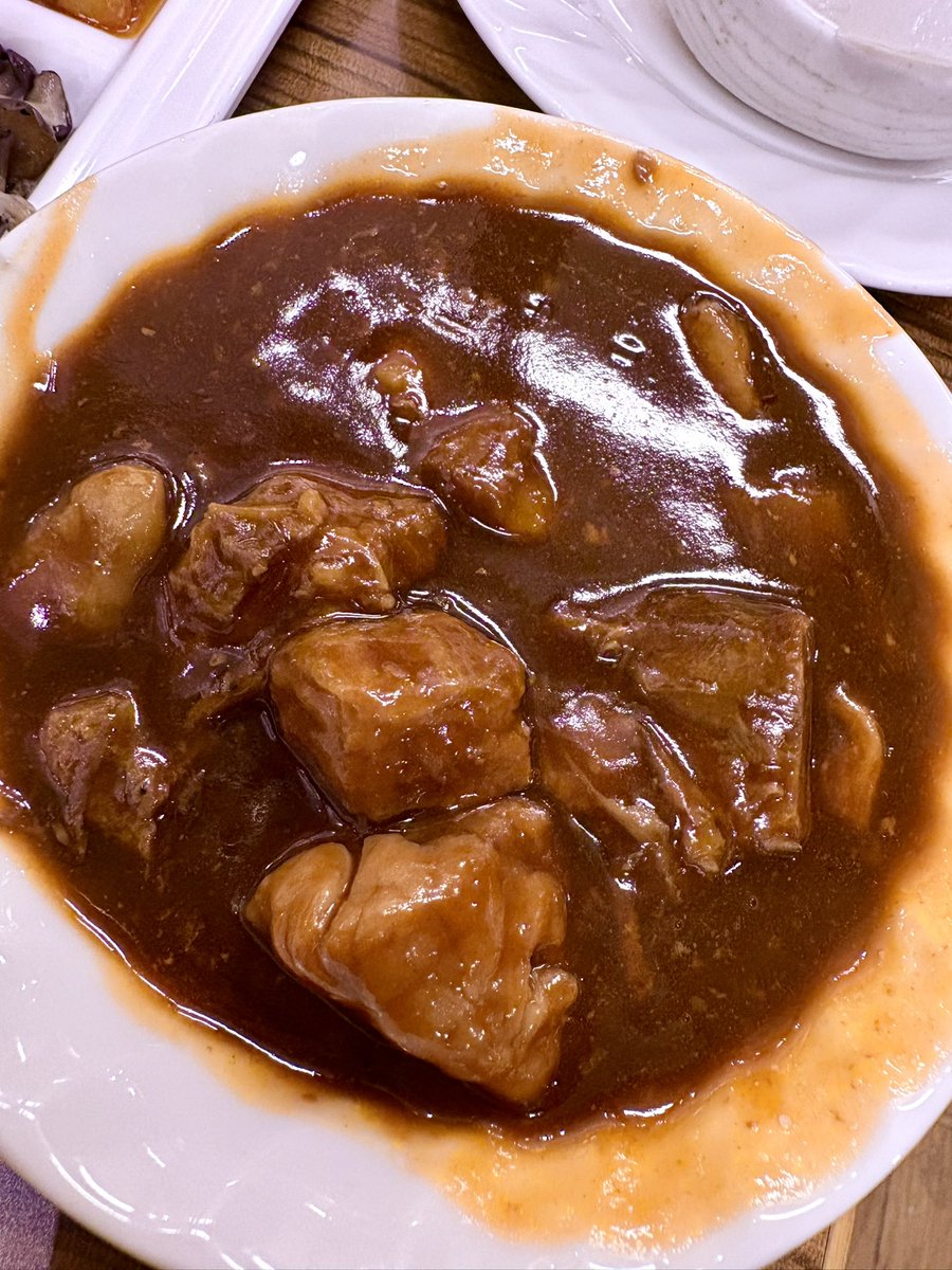 uxtupii's tweet image. 鬼怒川温泉の夕食！
①松茸の釜飯
②厚切りローストビーフ
③とろける牛肉たっぷりビーフシチュー
④スイーツ