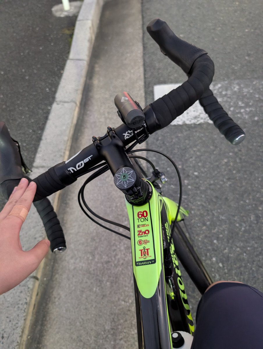 loveRoad0330's tweet photo. バリ硬だけどクッッッソ走る！
後はサドル高合わせれば完璧！
流石105やわ色々と完璧すぎる
#ロードバイク #simano #Wilier https://t.co/c61xQFvfOu