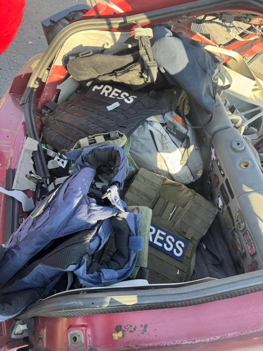 GlushkoDenys's tweet image. ⚡️🕯 Russia’s Lancet kamikaze drone hit the car in Kramatorsk (Donetsk Oblast), killing Freedom TV journalist Olena Hubanova and cameraman Yevhenii Karmazin, regional administration said.

📷 VadymFilashkin/Telegram