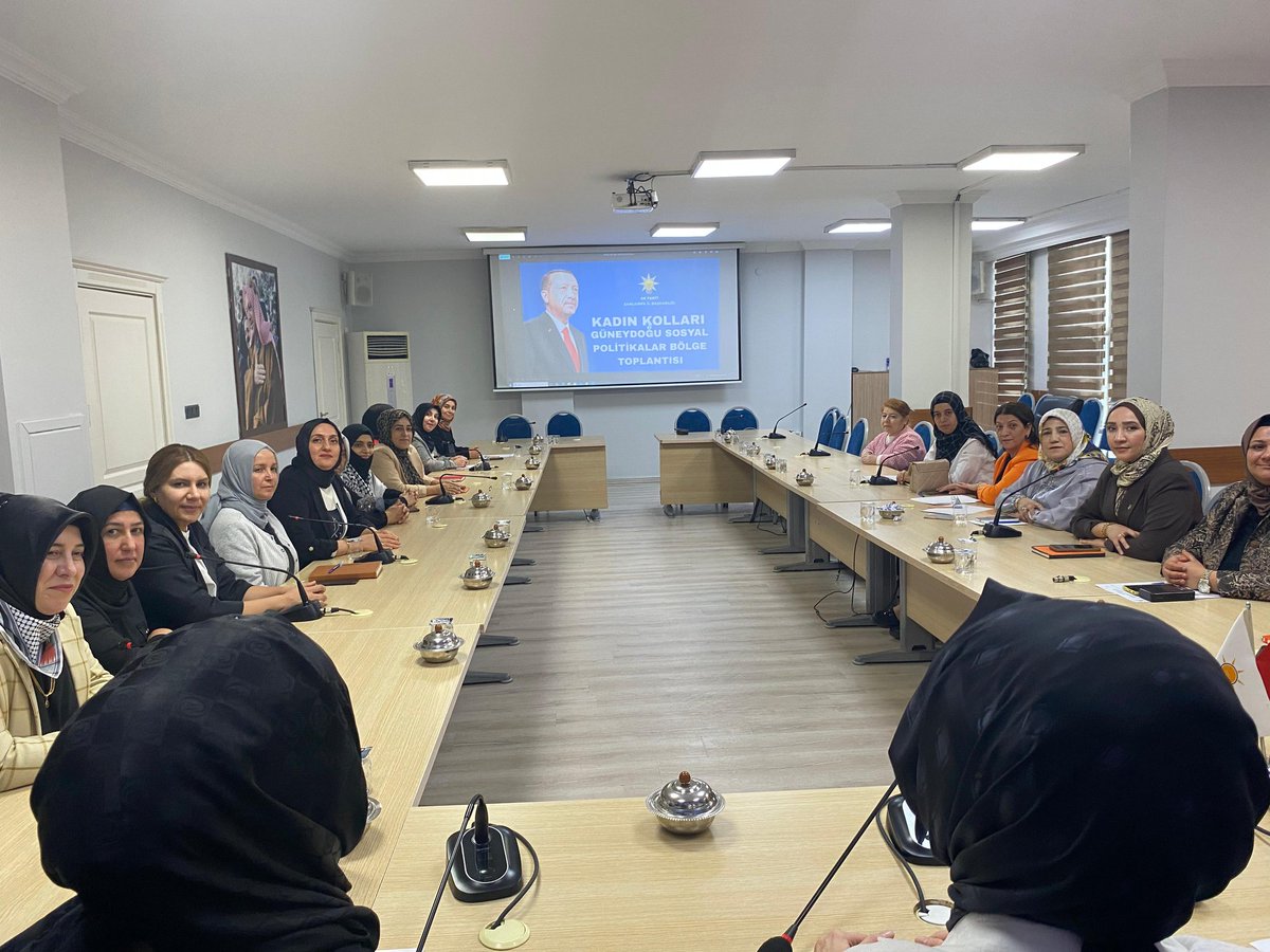 📍ŞANLIURFA 
Genel Merkez Kadın Kolları Sosyal Politikalar başkanımız @sevdebayazitkacar öncülüğünde, bölge koordinatörümüz <a href="/meralozdemrr/">Meral</a> ile birlikte  Güneydoğu Bölge Sosyal Politikalar ve Bölge Engelliler Koordinasyon Merkezi (EKM) toplantımızı gerçekleştirdik.
<a href="/tugbaisikercan/">Tuğba IŞIK ERCAN</a>