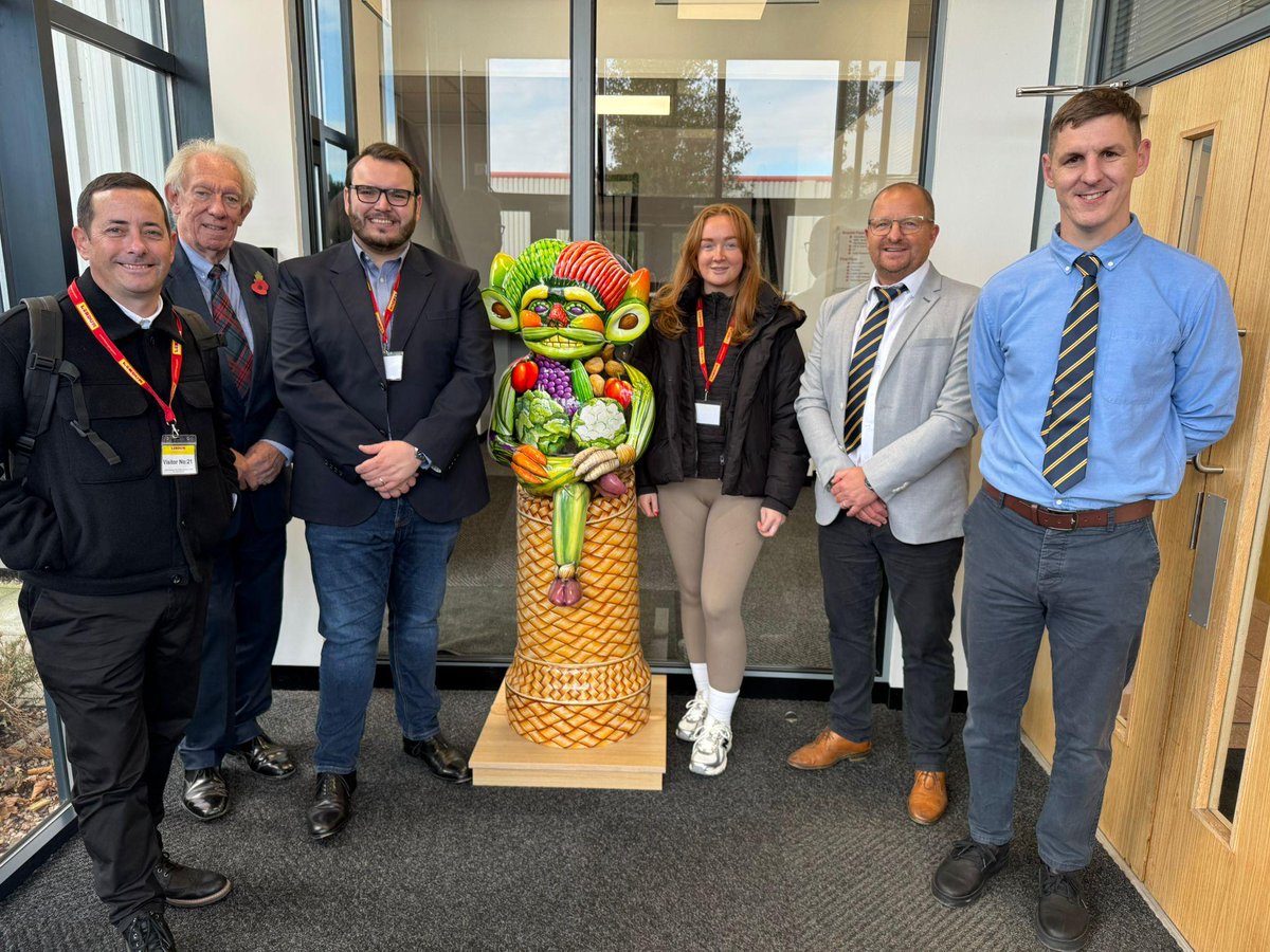 nfbuilders's tweet image. Members of our team have visited Lindum Group.

Rob and Herman gave a tour of their business park, including a joinery department delivering standout restoration.

We then visited their latest development in Lincoln, where Phil shared insight on the challenges facing builders.