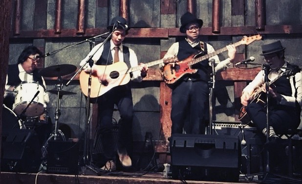 trag9999's tweet image. 高円寺中通り商店街2025MS出演者
【馬浪マラカス団】11/8（土）12:40～after hours 1975(店内）
大学の友人たちで、バンバンバザールのコピーバンドとして結成。多少の脱退やメンバーチェンジを経つつ、ほぼオリジナルメンバーで20年以上にわたり活動中。