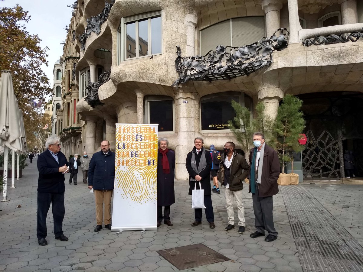 WULHub's tweet photo. Hoy se nos ha marchado otro 'Señor de Barcelona', Lluís Permanyer, uno de los personajes más queridos por todos los que tuvimos relación con la campaña Barcelona posa't guapa y con los congresos ICOUL.  Descansa en paz. Gràcies per tot, guapo! https://t.co/eMYzbxQa2w