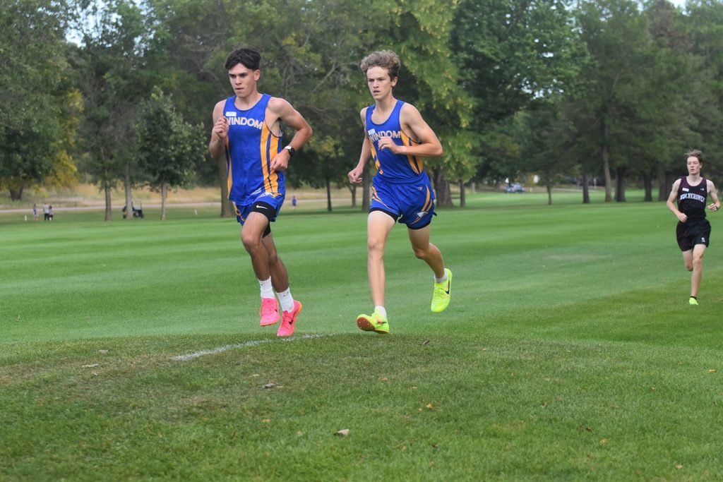 WindomEagles's tweet photo. Section 3A Cross Country Meet today! πββοΈπββοΈ
Madison Golf Course β Madison, MN
Boys race 4:00 PM | Girls race 4:40 PM
Top 2 teams & top 6 individuals advance to State!
#GoEagles #CrossCountry #Section3A https://t.co/OH2jabP2Ql