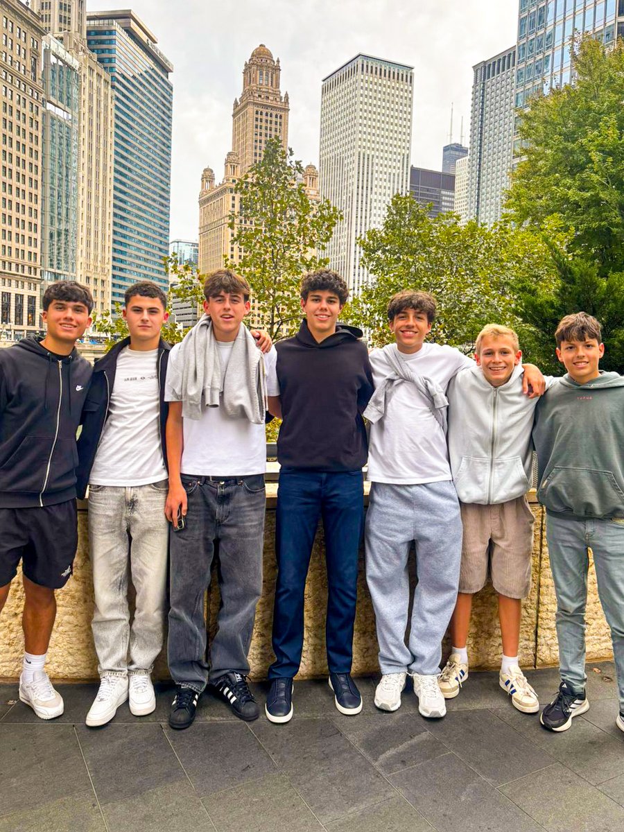 JenisonSchools's tweet image. Last Friday the Jenison High School Art and French departments took 40 students, including 15 exchange students, to Chicago! Their annual trip stopped at Millennium Park, the Art Institute of Chicago, a French cafe, and an architecture boat tour! #ReadyToSucceed