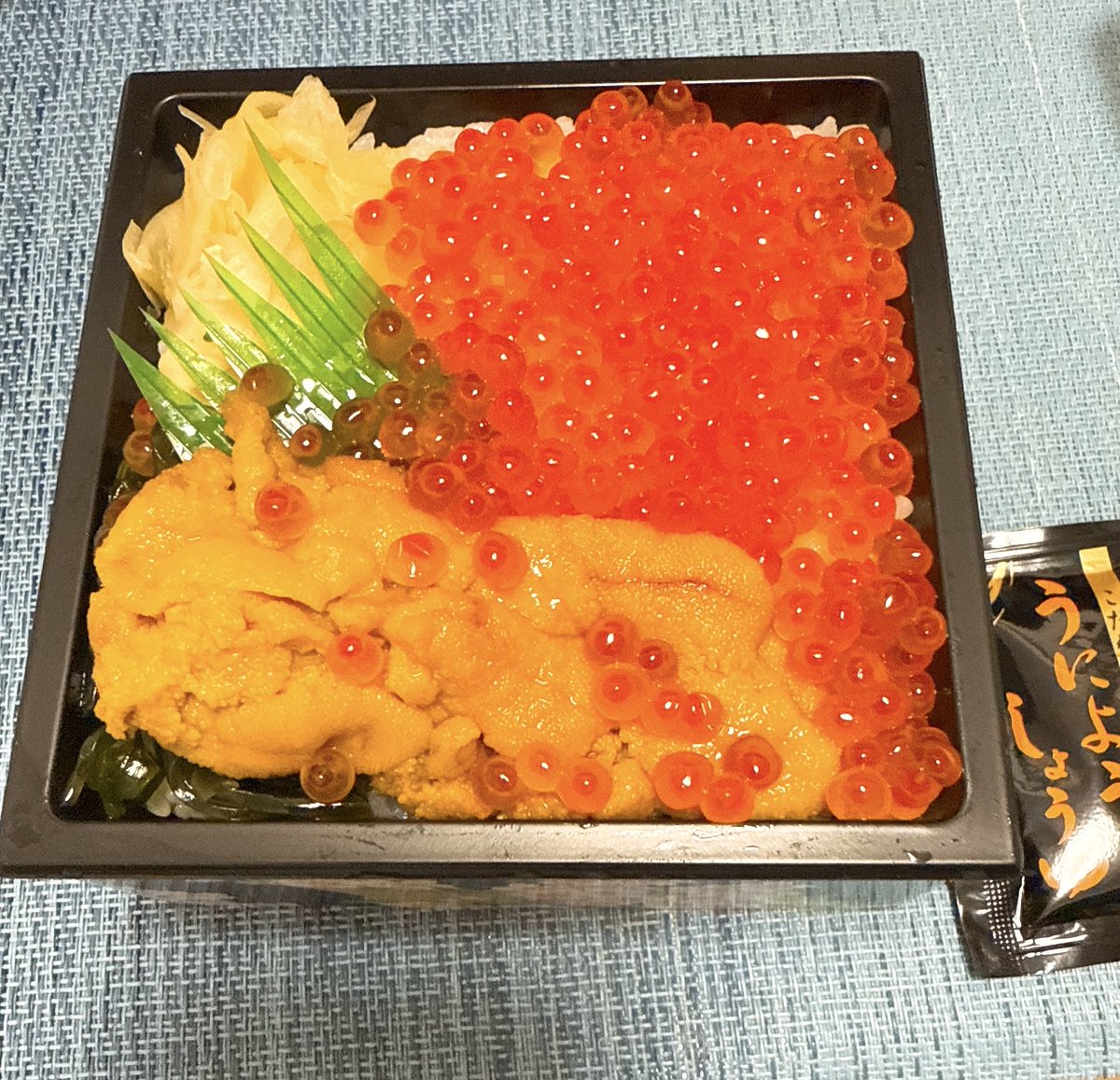 うにいくらどーん！！
北海道展行って、散財💸カマしてきた🤣
ロイズのチョコ、六花亭のバターサンド、北菓楼のおかき、もちろんノースマンも💙
大好きなものが多すぎて。
今年は北海道行けないからいっか😆
