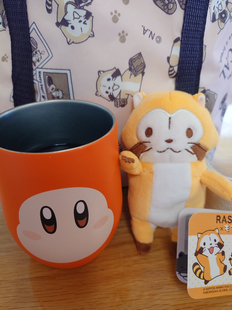 遅めの昼休憩ですみゃ🍙🦝☕ﾊﾗﾍﾟｺ